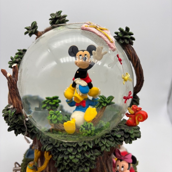 Disney Mickey Mouse and Friends Musical Water Snow Globe Let's Go Fly a Kite - Picture 4 of 16